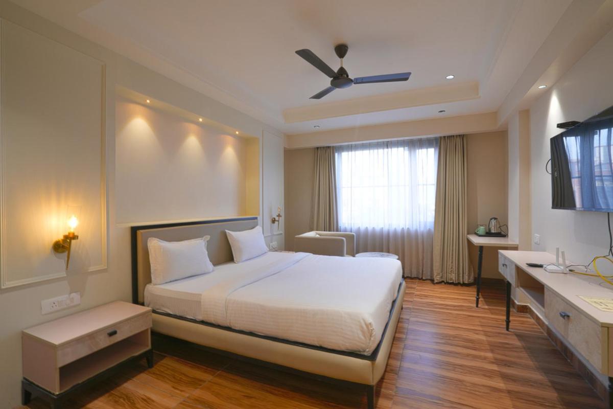 Hotel Square 36 โกตา ภายนอก รูปภาพ