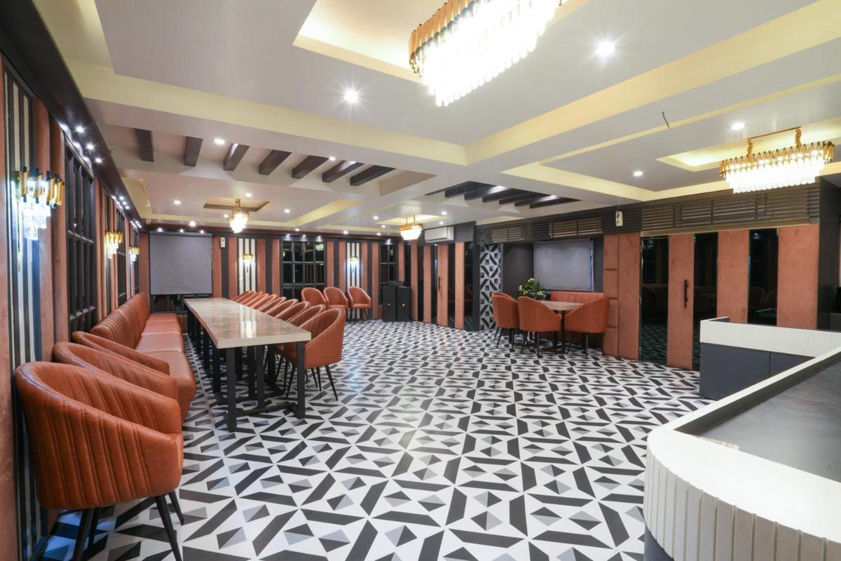 Hotel Square 36 โกตา ภายนอก รูปภาพ