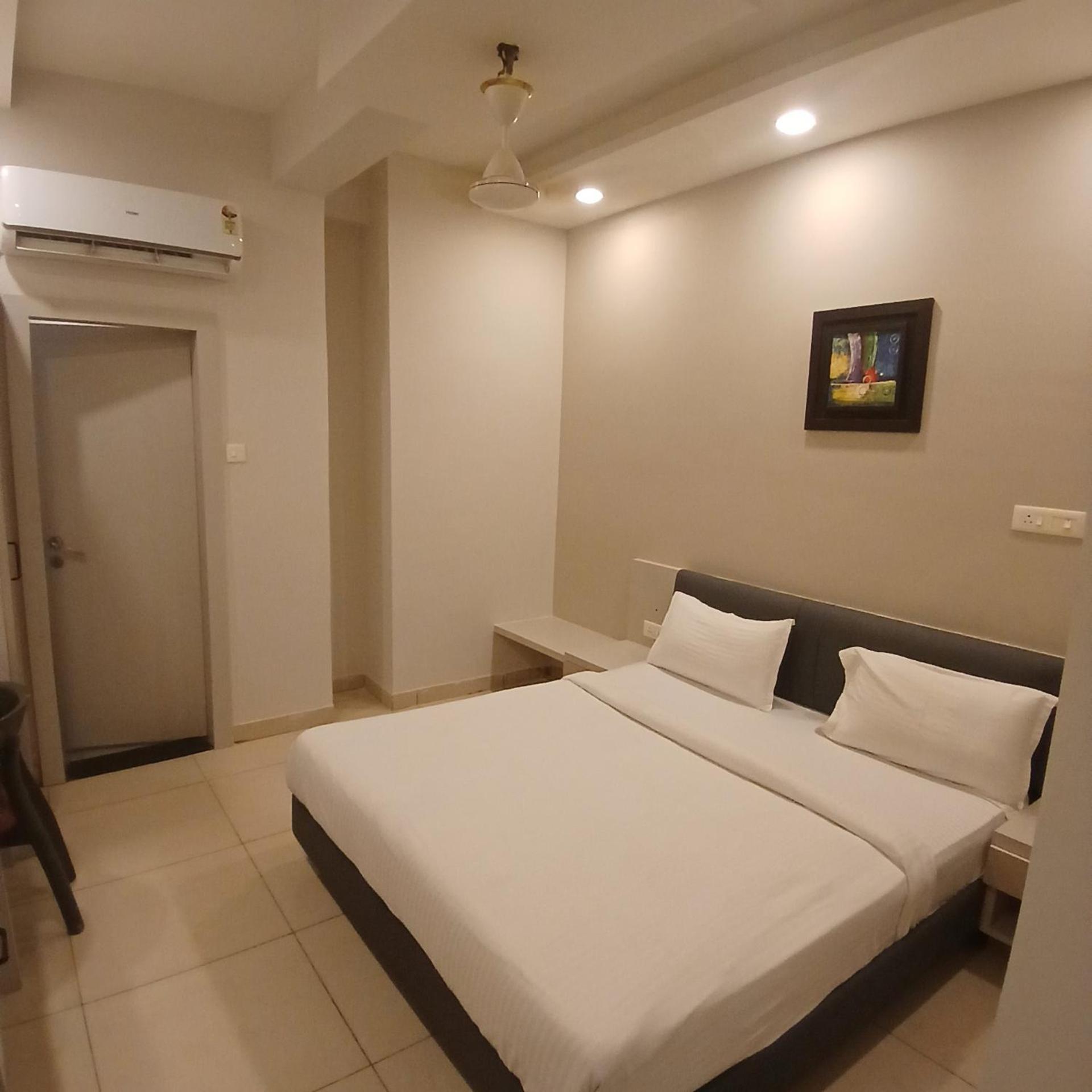 Hotel Square 36 โกตา ภายนอก รูปภาพ
