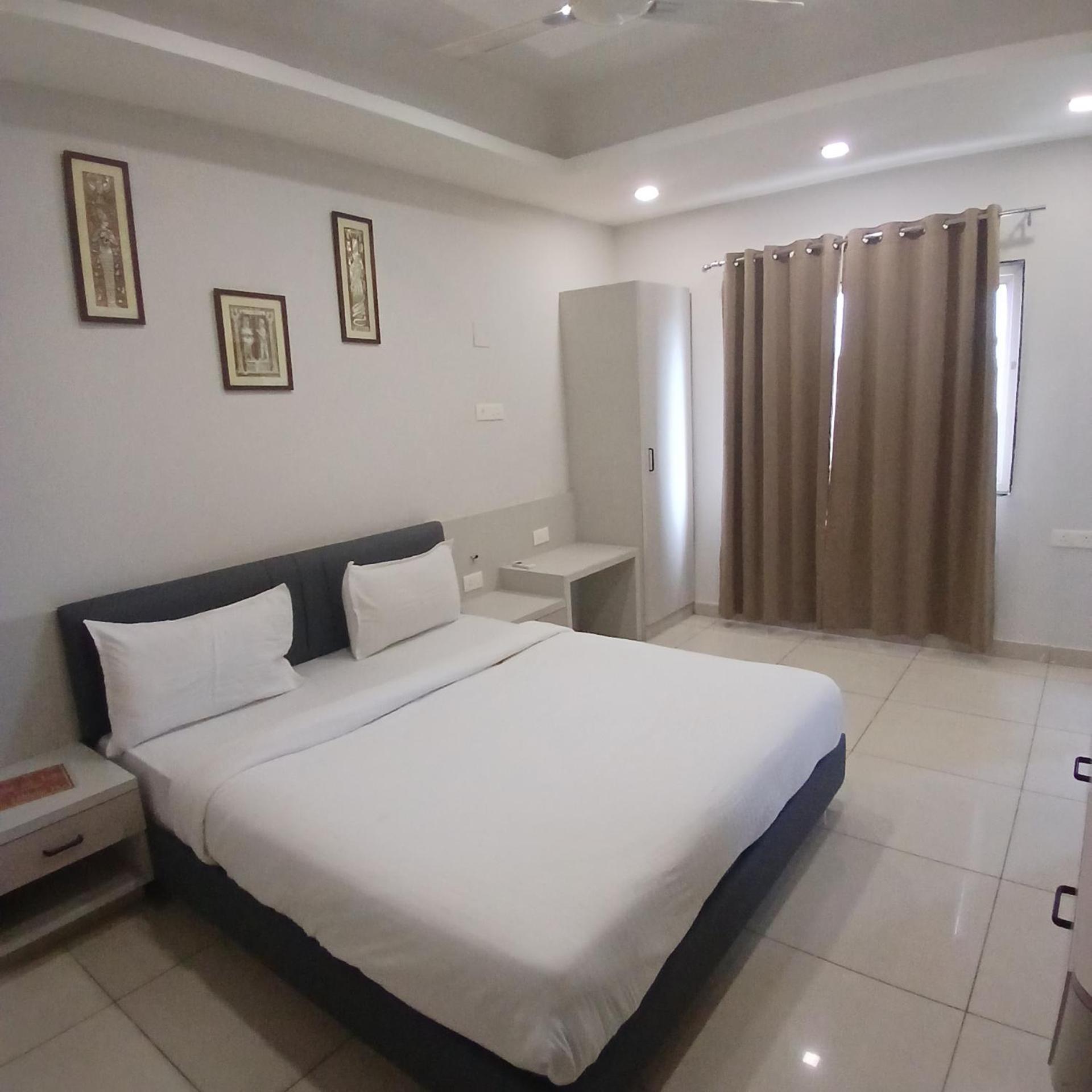 Hotel Square 36 โกตา ภายนอก รูปภาพ