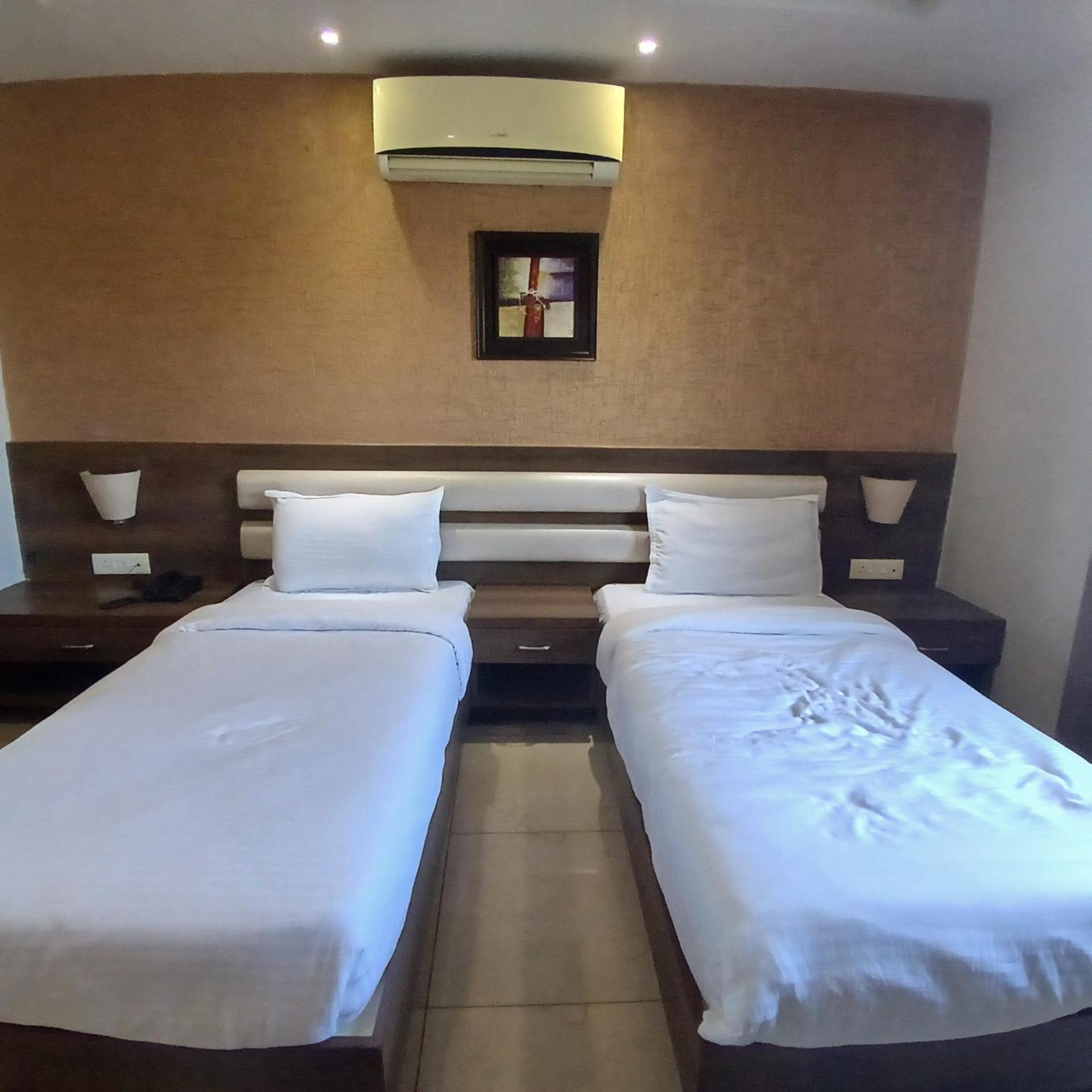 Hotel Square 36 โกตา ภายนอก รูปภาพ